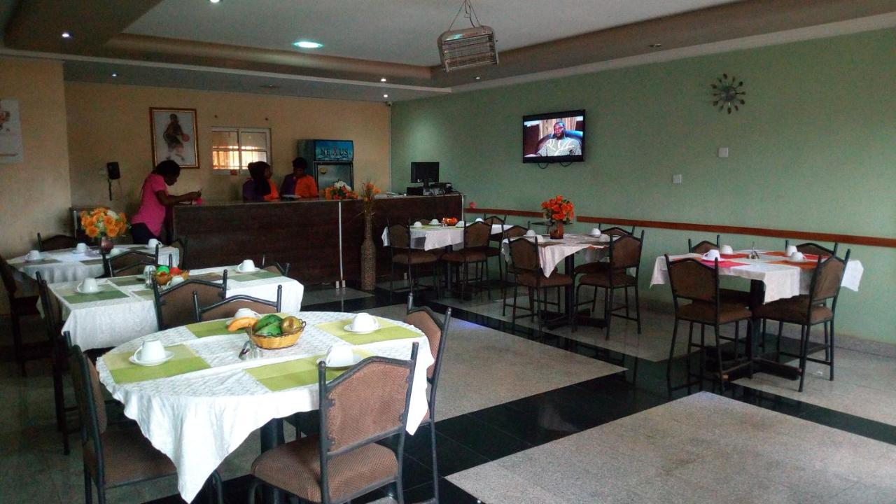 איבאדן Mataan Hotel And Suites מראה חיצוני תמונה